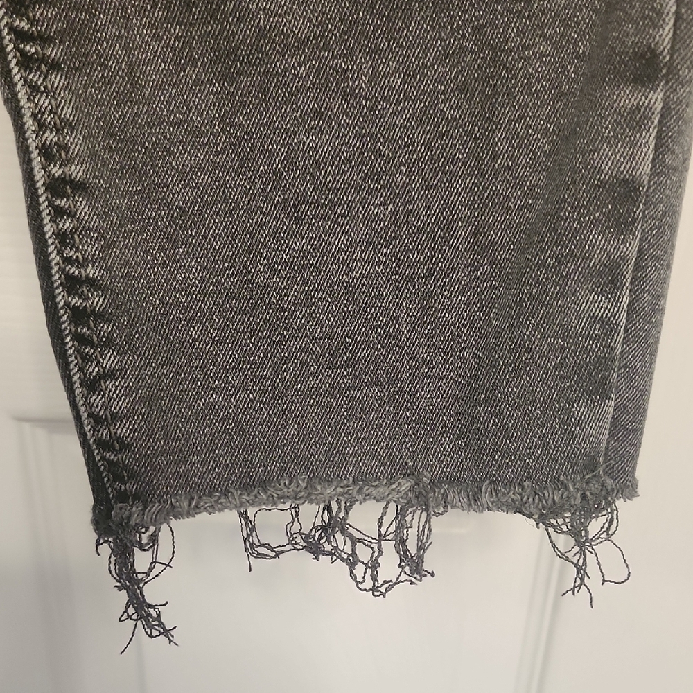 Old Navy Charcoal Distressed Cropped Jeans - Picture 8 of 13